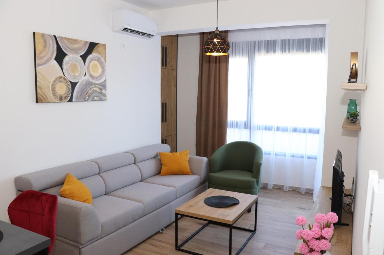Eagles Apartments & Suites ウルツィニ エクステリア 写真