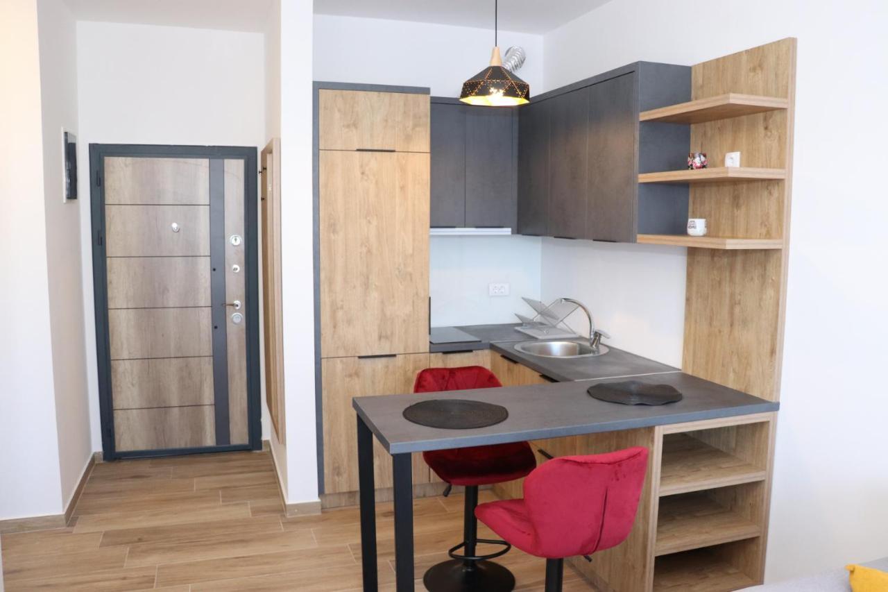 Eagles Apartments & Suites ウルツィニ エクステリア 写真