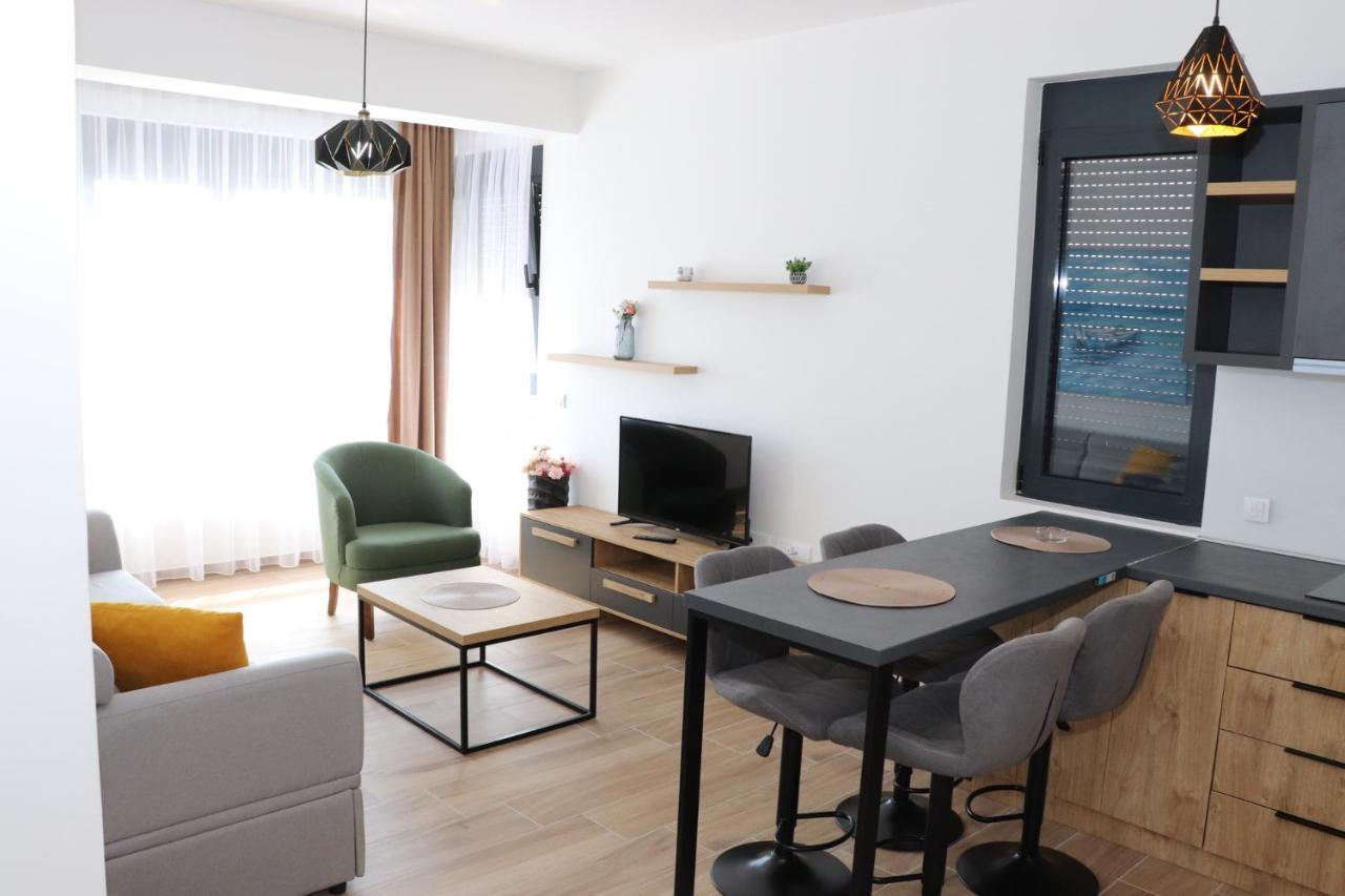 Eagles Apartments & Suites ウルツィニ エクステリア 写真