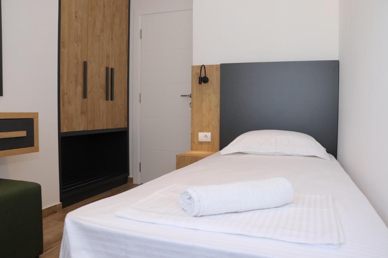 Eagles Apartments & Suites ウルツィニ エクステリア 写真