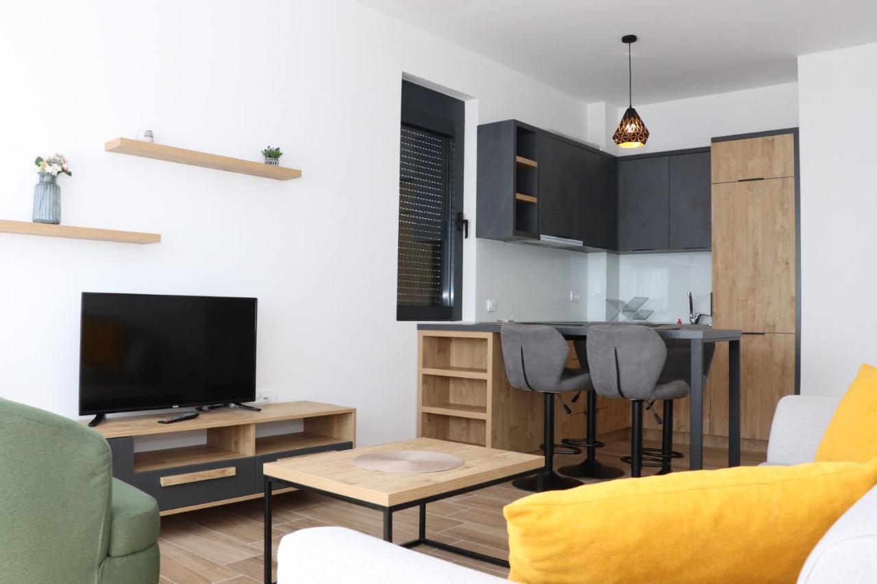 Eagles Apartments & Suites ウルツィニ エクステリア 写真