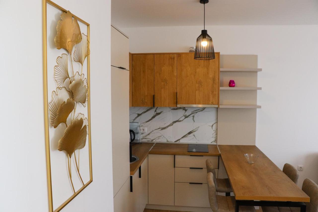 Eagles Apartments & Suites ウルツィニ エクステリア 写真